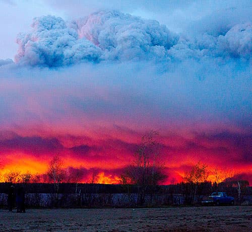 Alberta wildfire approaches Anzac