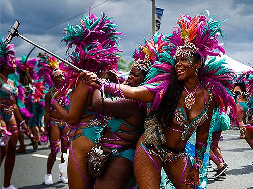 caribana-selfie-crop-fr