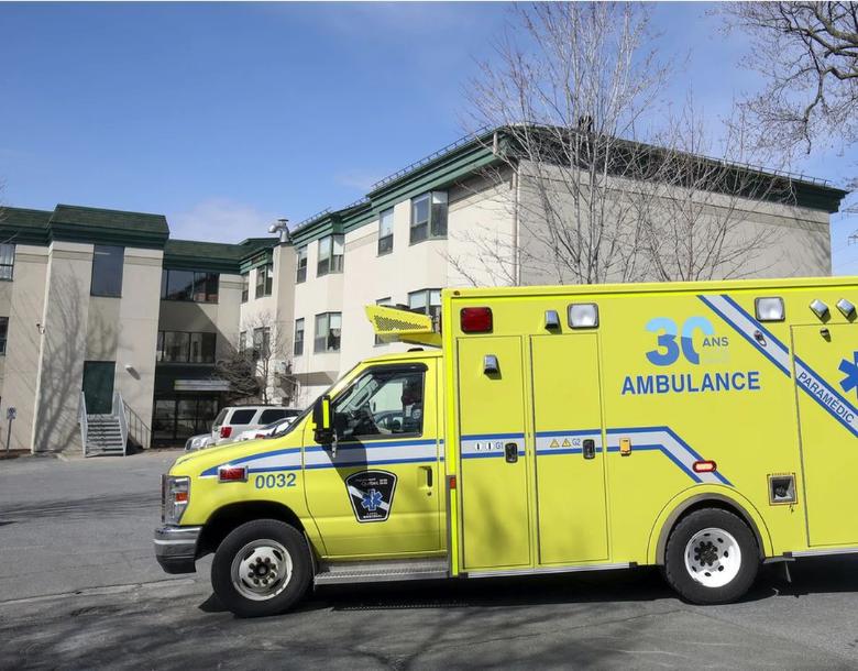 Paramedics drive away from CHSLD Herron after picking up a resident April 8, 2020. PHOTO BY JOHN MAHONEY /Montreal Gazette files